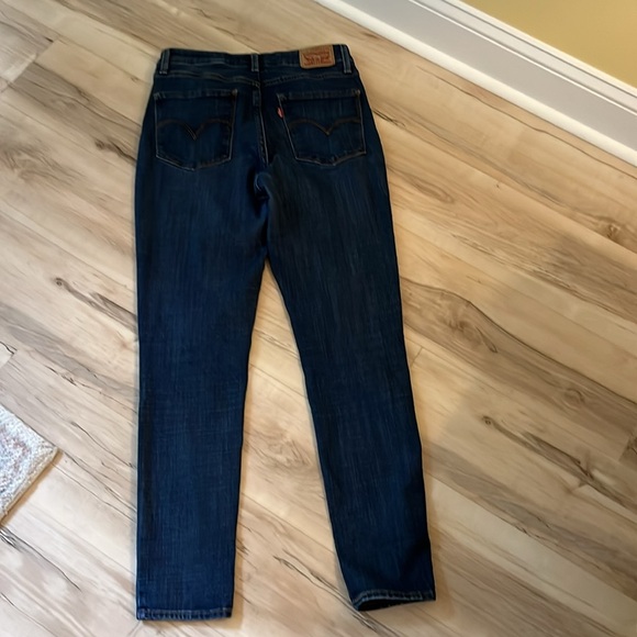 Levi's High Rise Dark Wash Skinny 721 Jeans - Picture 4 of 11